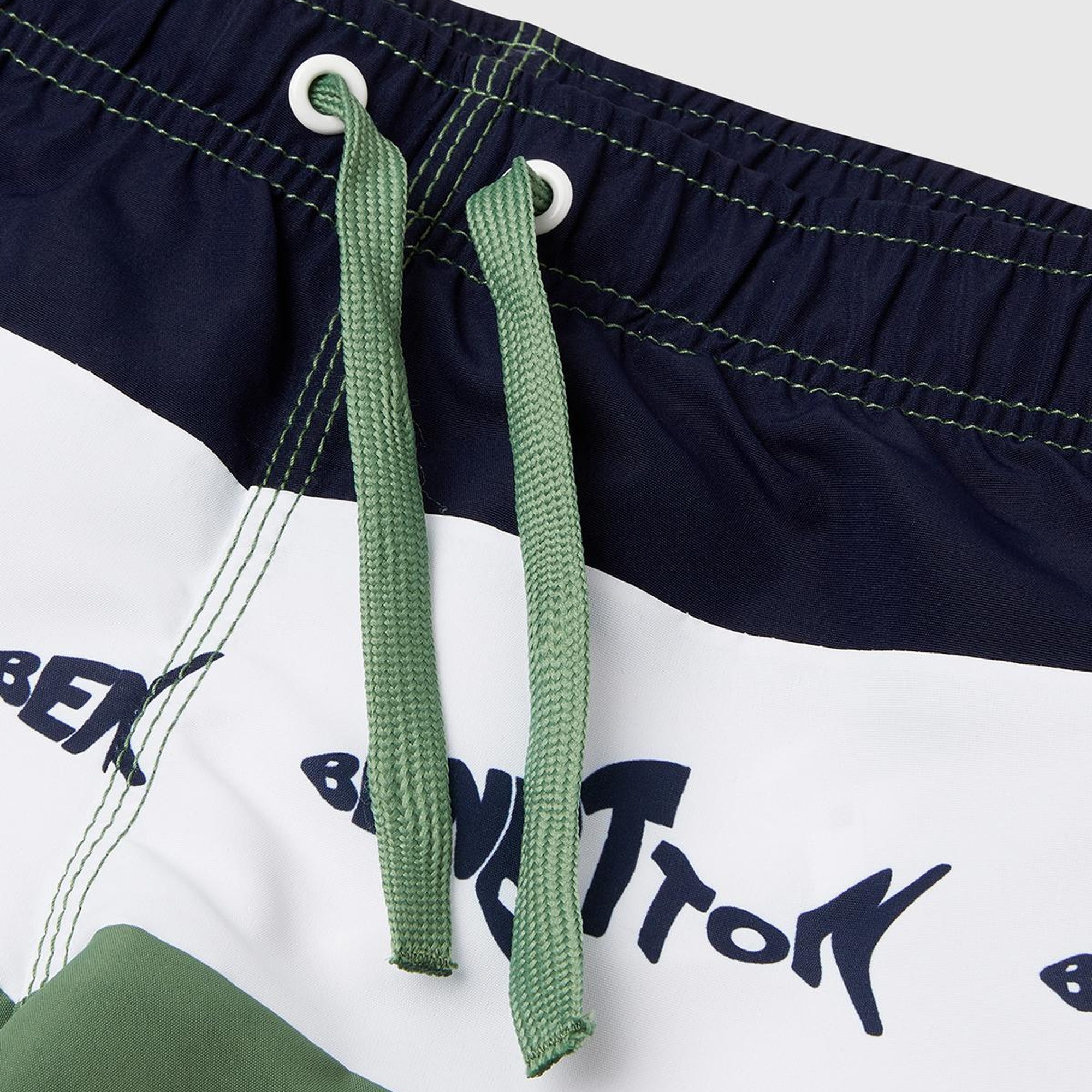 Erkek Çocuk Yeşil Mix Desenli Büzgü İpli Deniz Şortu