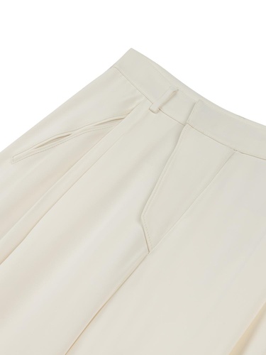  Asimetrik Pat Detaylı Pantolon