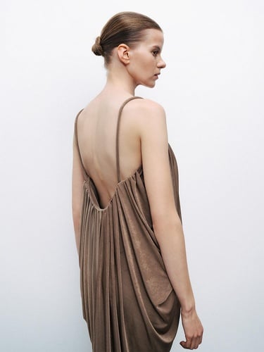  Drape Detaylı Dökümlü Maxi Elbise