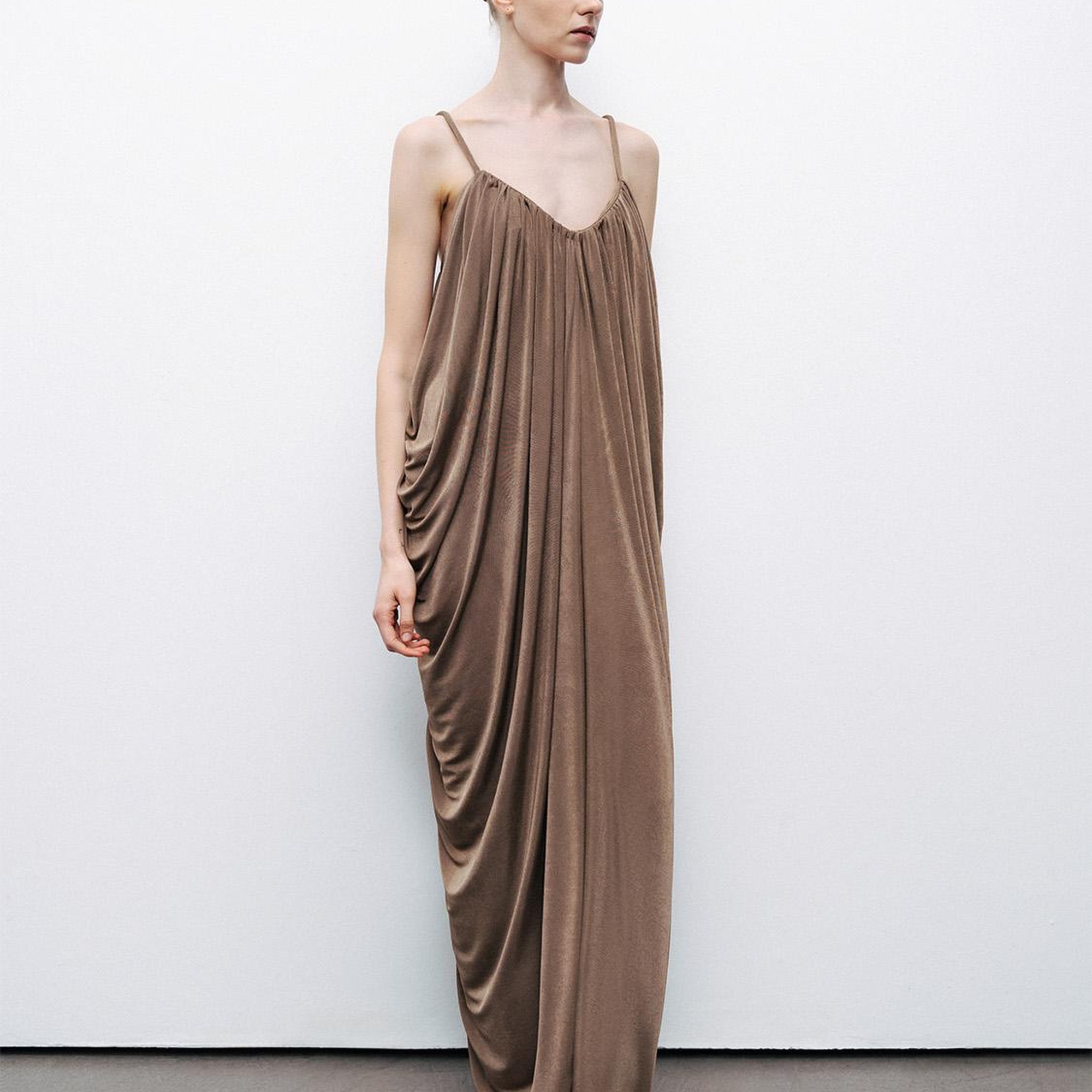 Drape Detaylı Dökümlü Maxi Elbise