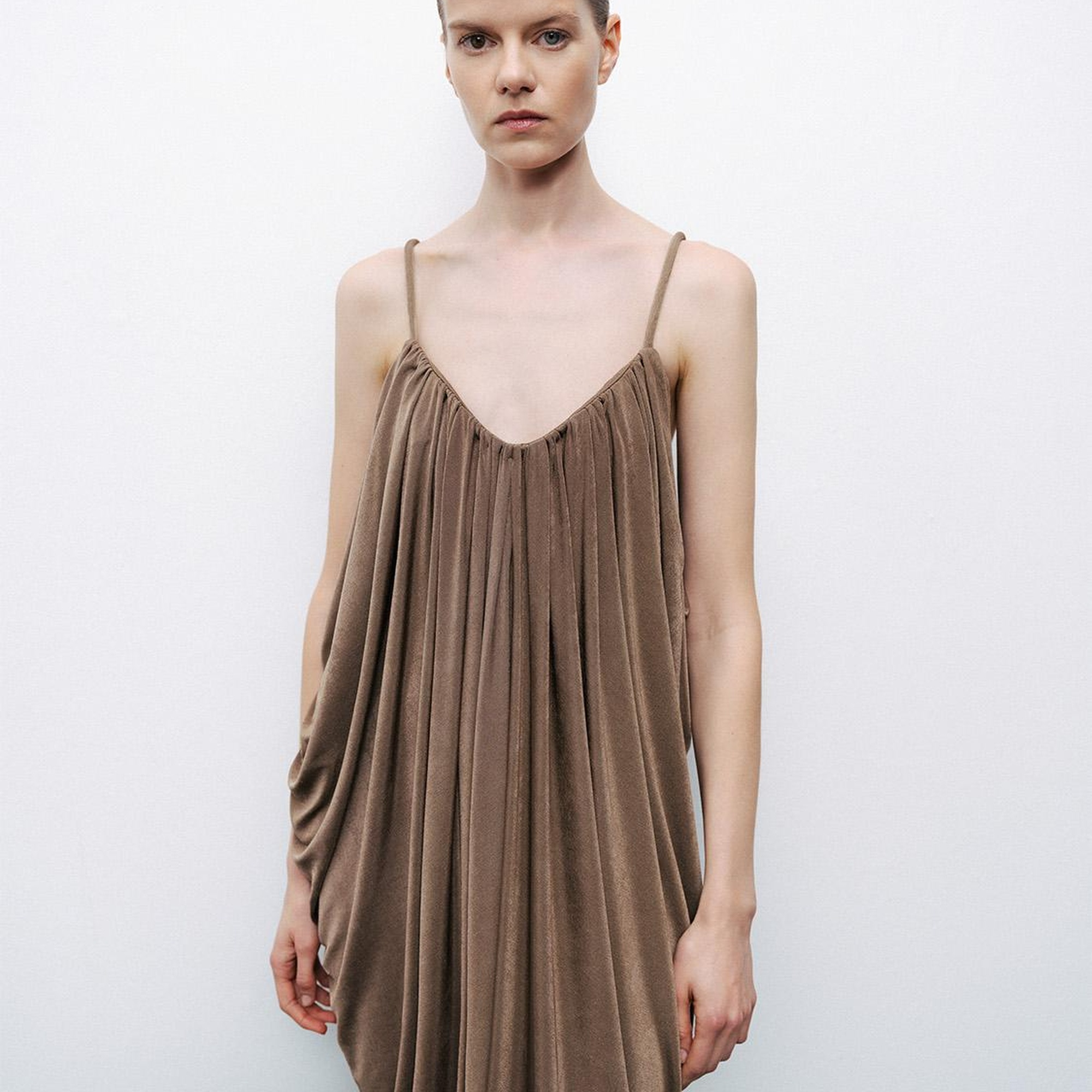 Drape Detaylı Dökümlü Maxi Elbise