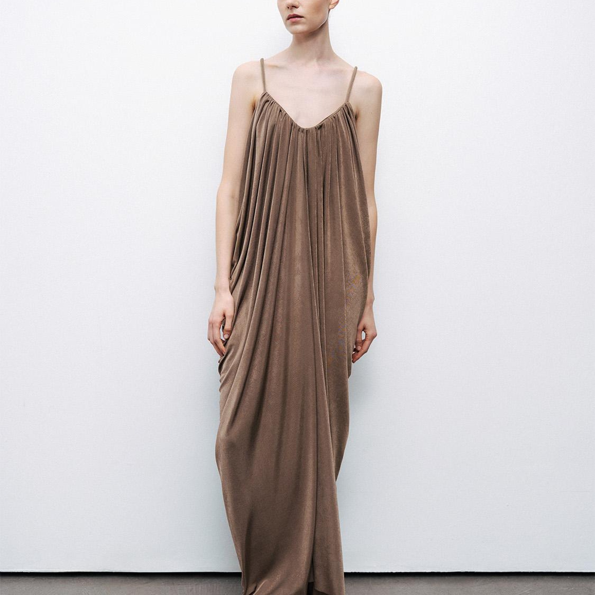 Drape Detaylı Dökümlü Maxi Elbise