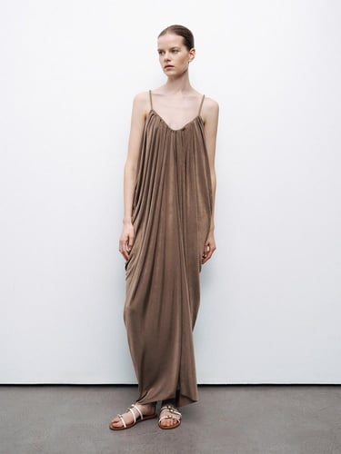  Drape Detaylı Dökümlü Maxi Elbise