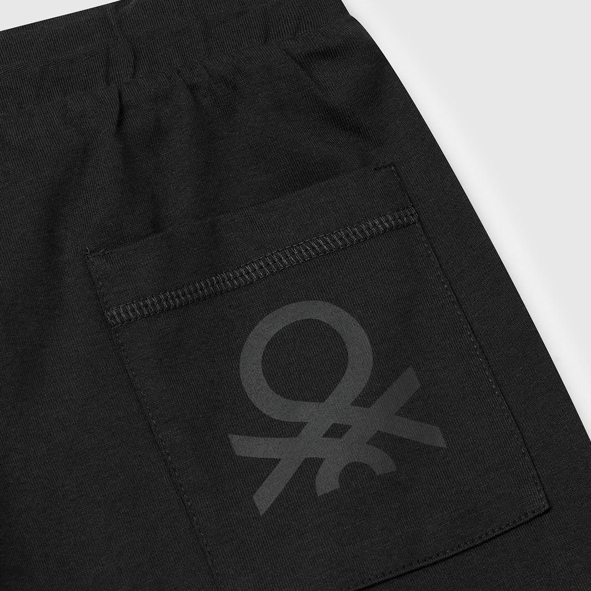 Erkek Çocuk Siyah Arka Cebi Logo Baskılı Beli İpli Şort