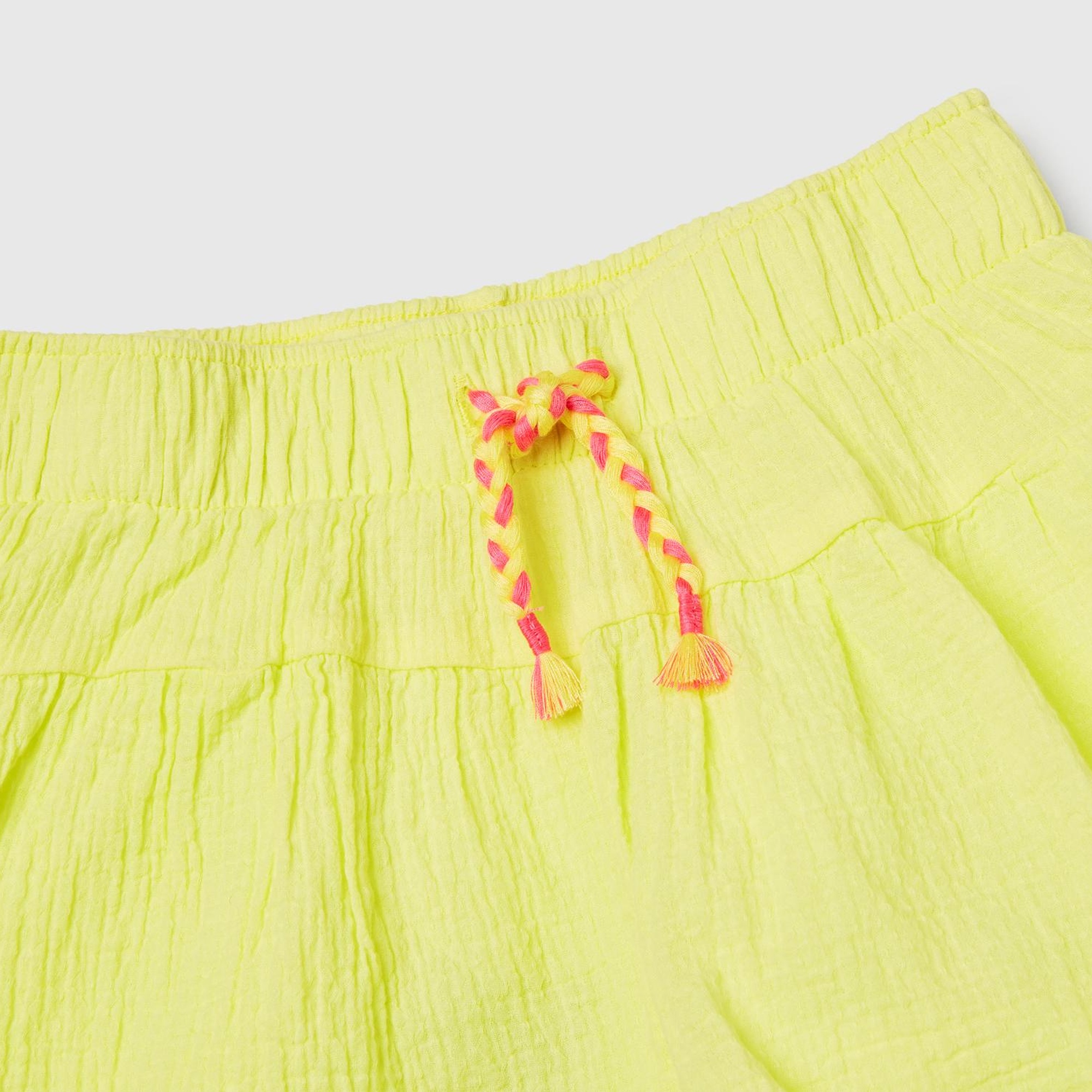 Kız Çocuk Sarı Beli Büzgü İpli Püskül Detaylı Bol Kesim Müslin Şort