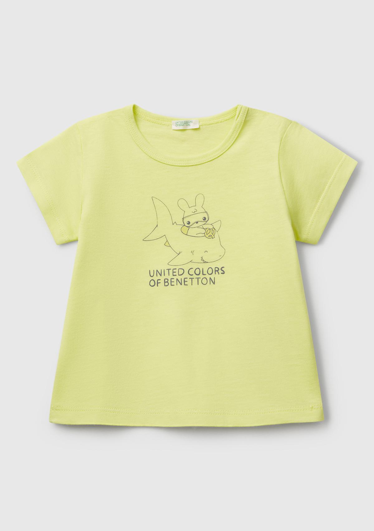  Bebek Sarı Önü Baskılı Omzu Çıtçıt Düğmeli T-Shirt
