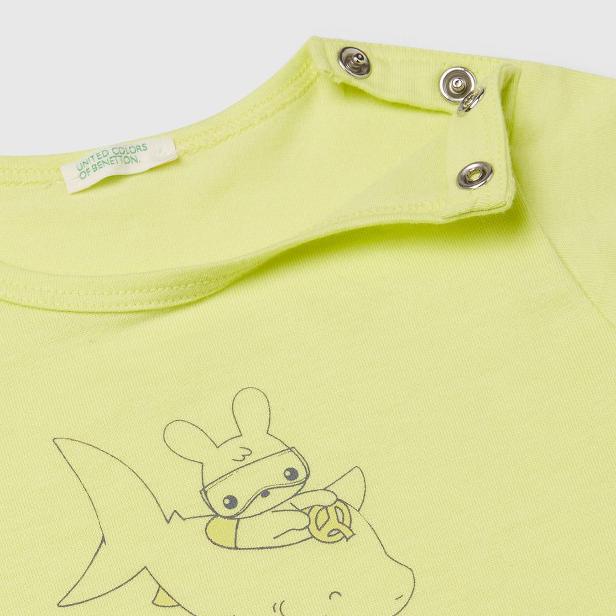 Bebek Sarı Önü Baskılı Omzu Çıtçıt Düğmeli T-Shirt