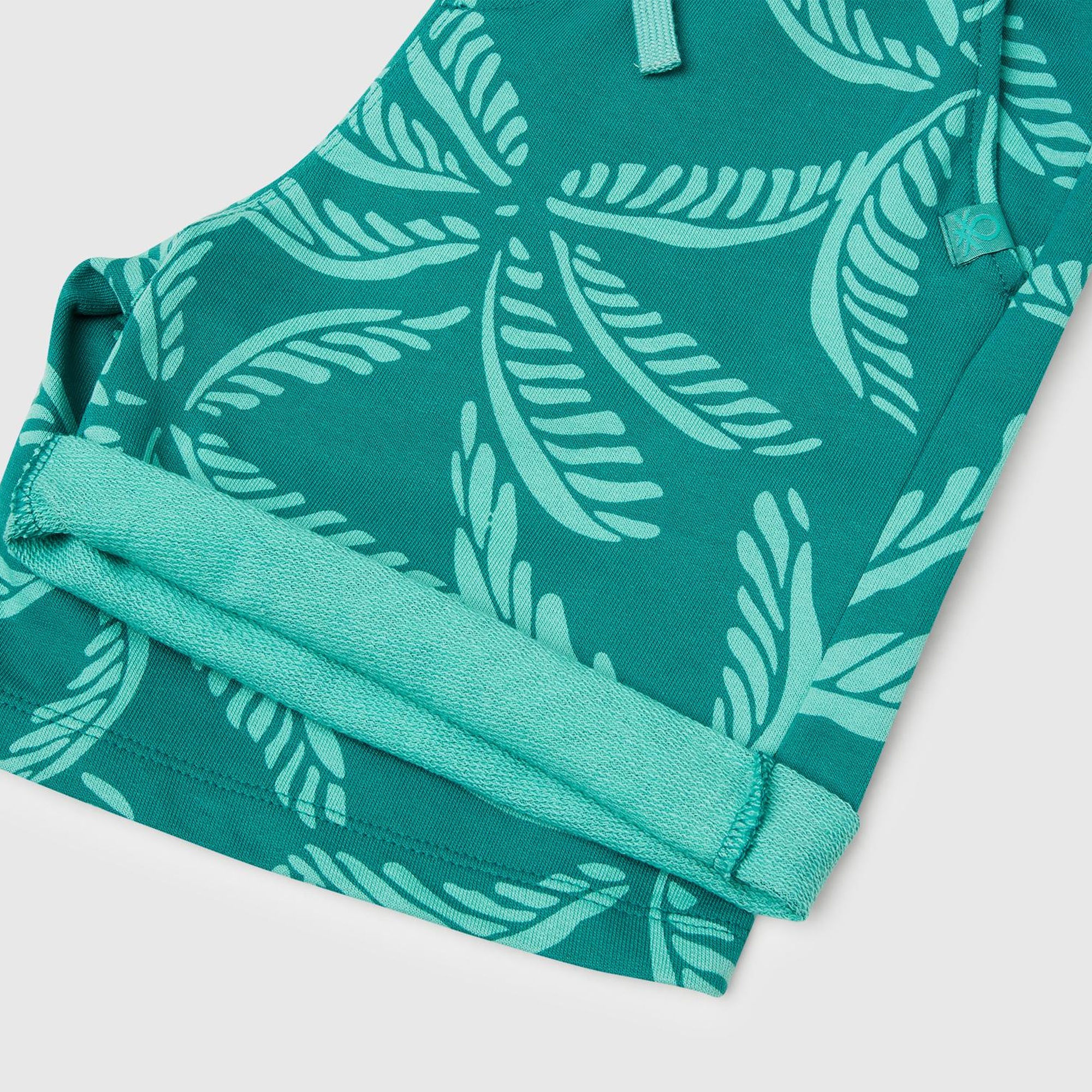 Erkek Çocuk Koyu Yeşil Tamamı Desenli Beli İpli Cepli Bermuda Şort