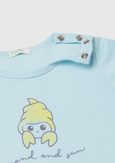  Bebek Turkuaz Önü Baskılı Omzu Çıtçıt Düğmeli T-Shirt