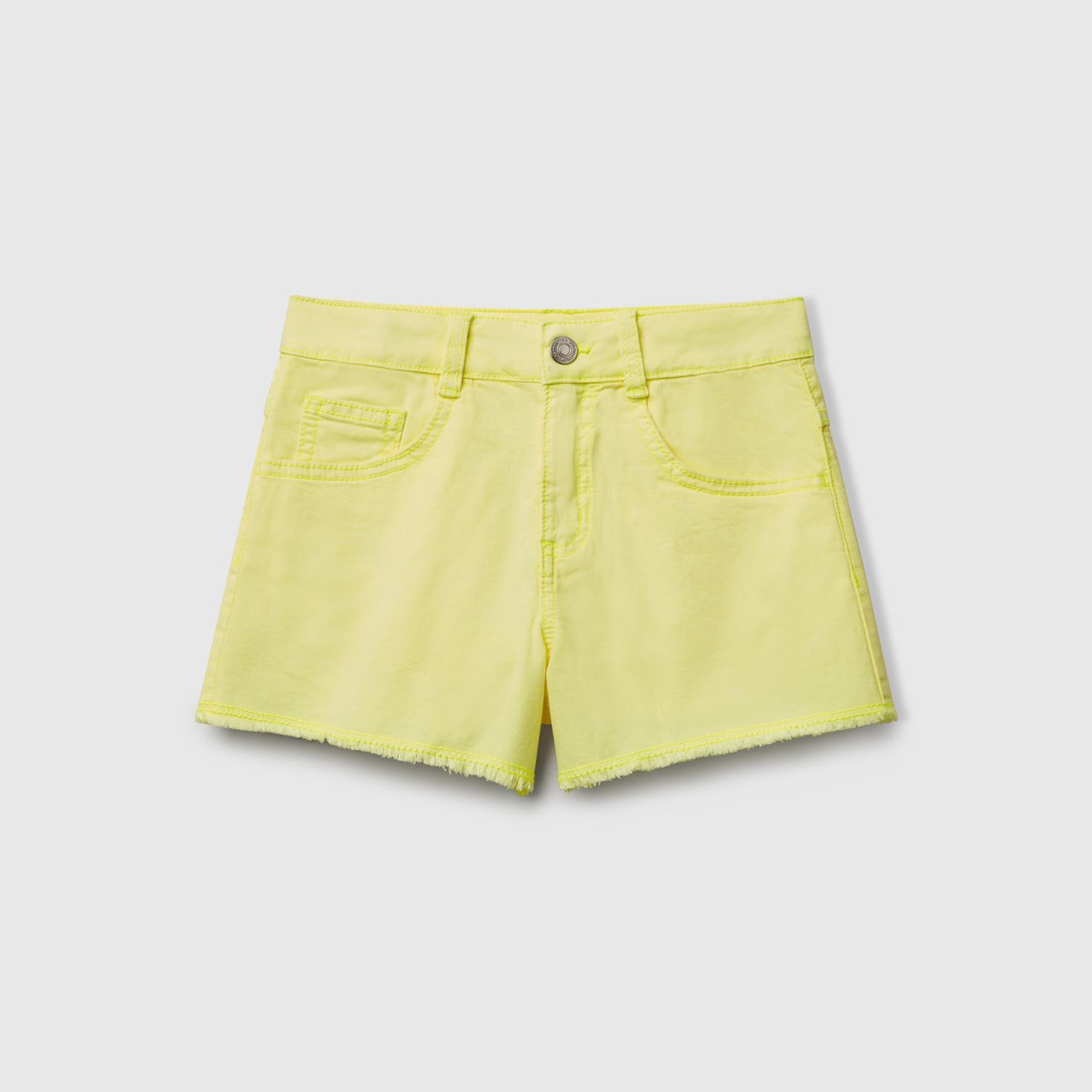 Kız Çocuk Sarı Arka Cebi Logo İşlemeli Düğmeli 5 Cepli Streç Şort