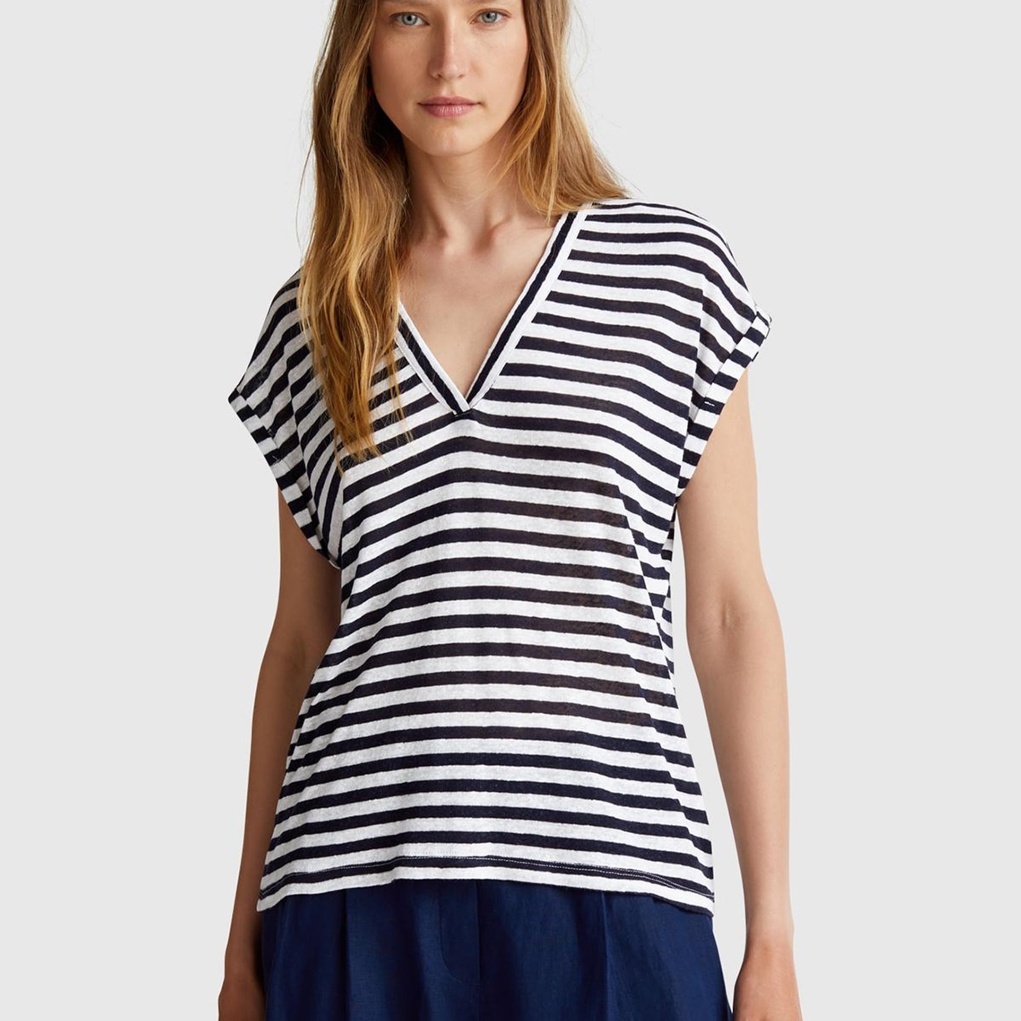 Kadın Lacivert Mix Keten Karışımlı Rahat Kalıp Çizgili V Yaka T-Shirt