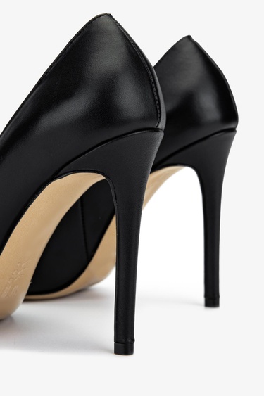  Valmenti Kadın Hakiki Deri Siyah Deri Topuklu Ayakkabı