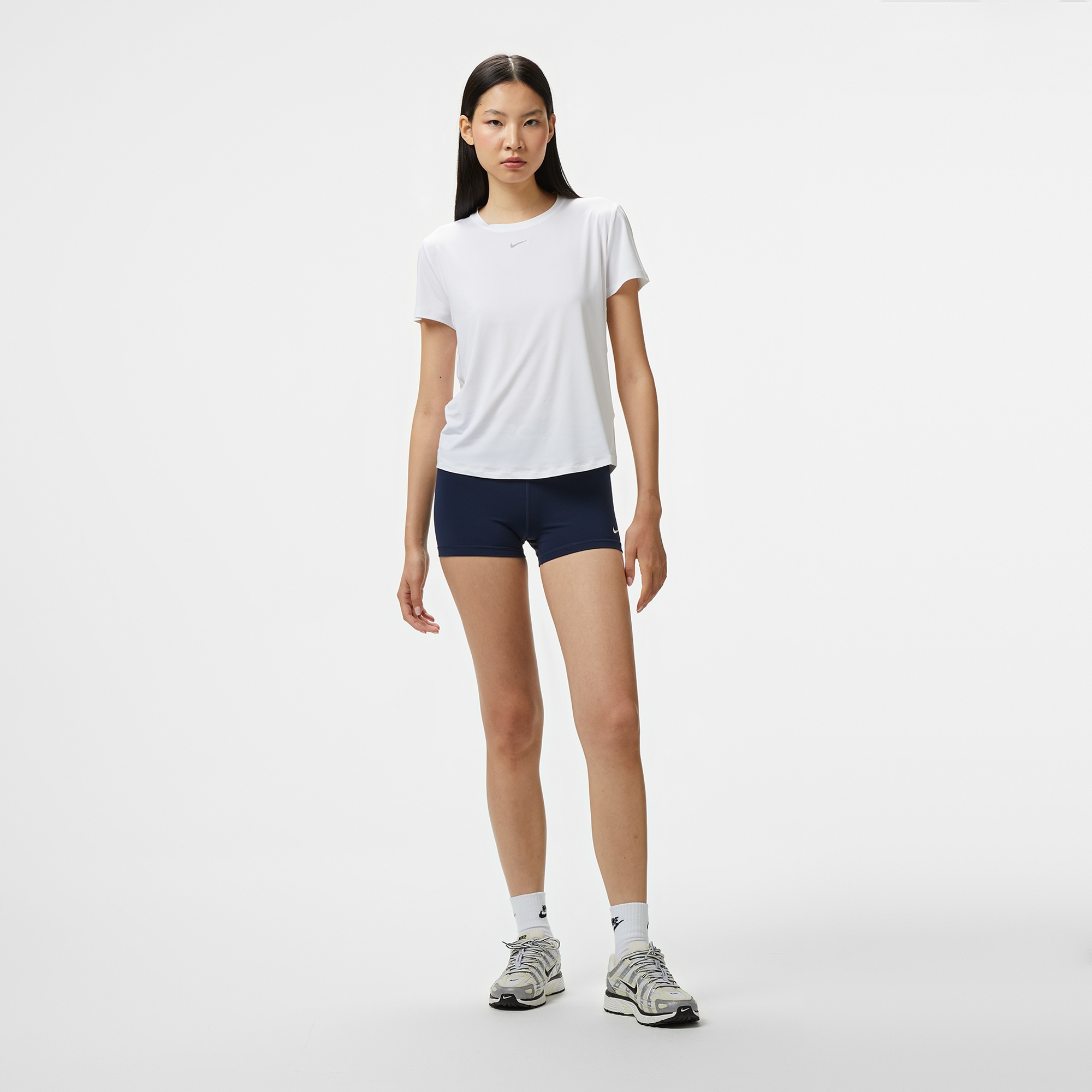 Nike One Classic Dri-Fit Kadın Beyaz T-Shirt