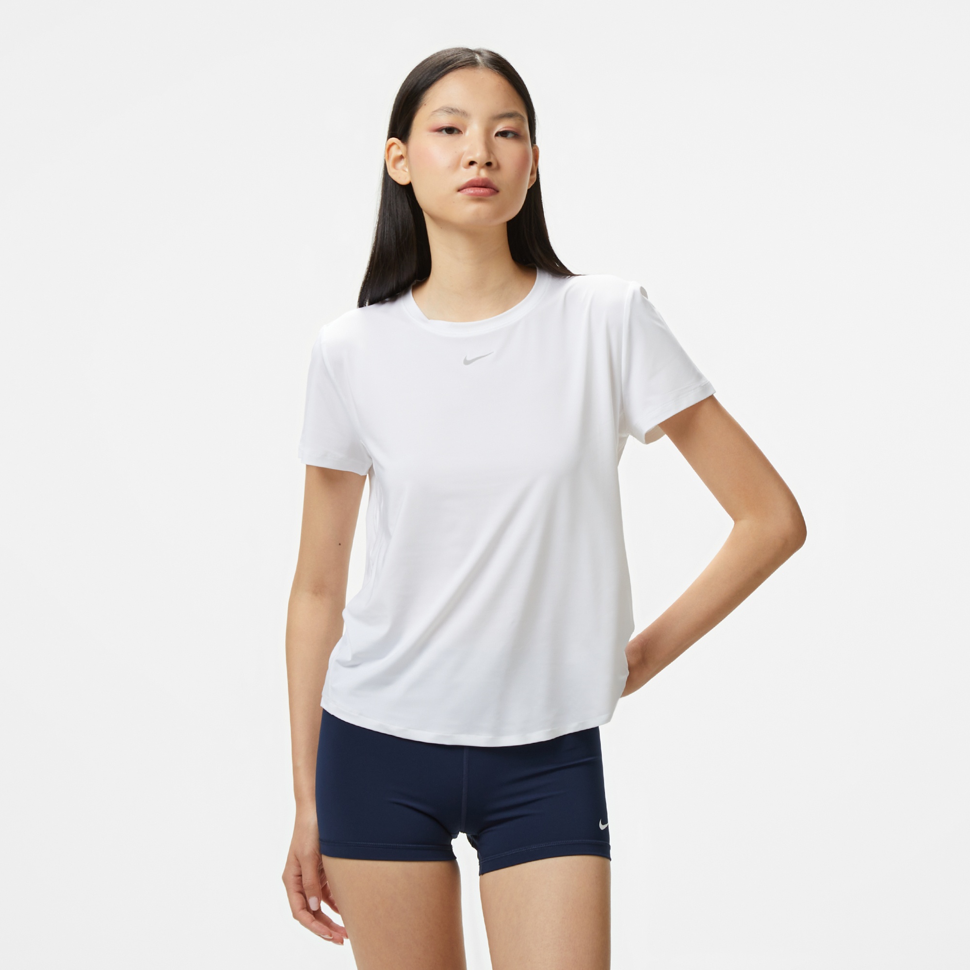 Nike One Classic Dri-Fit Kadın Beyaz T-Shirt