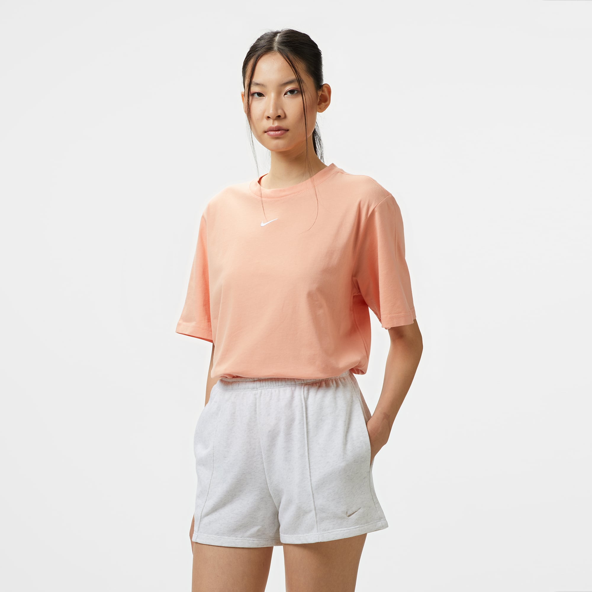  Nike Sportswear Essentials Kadın Turuncu T-Shirt