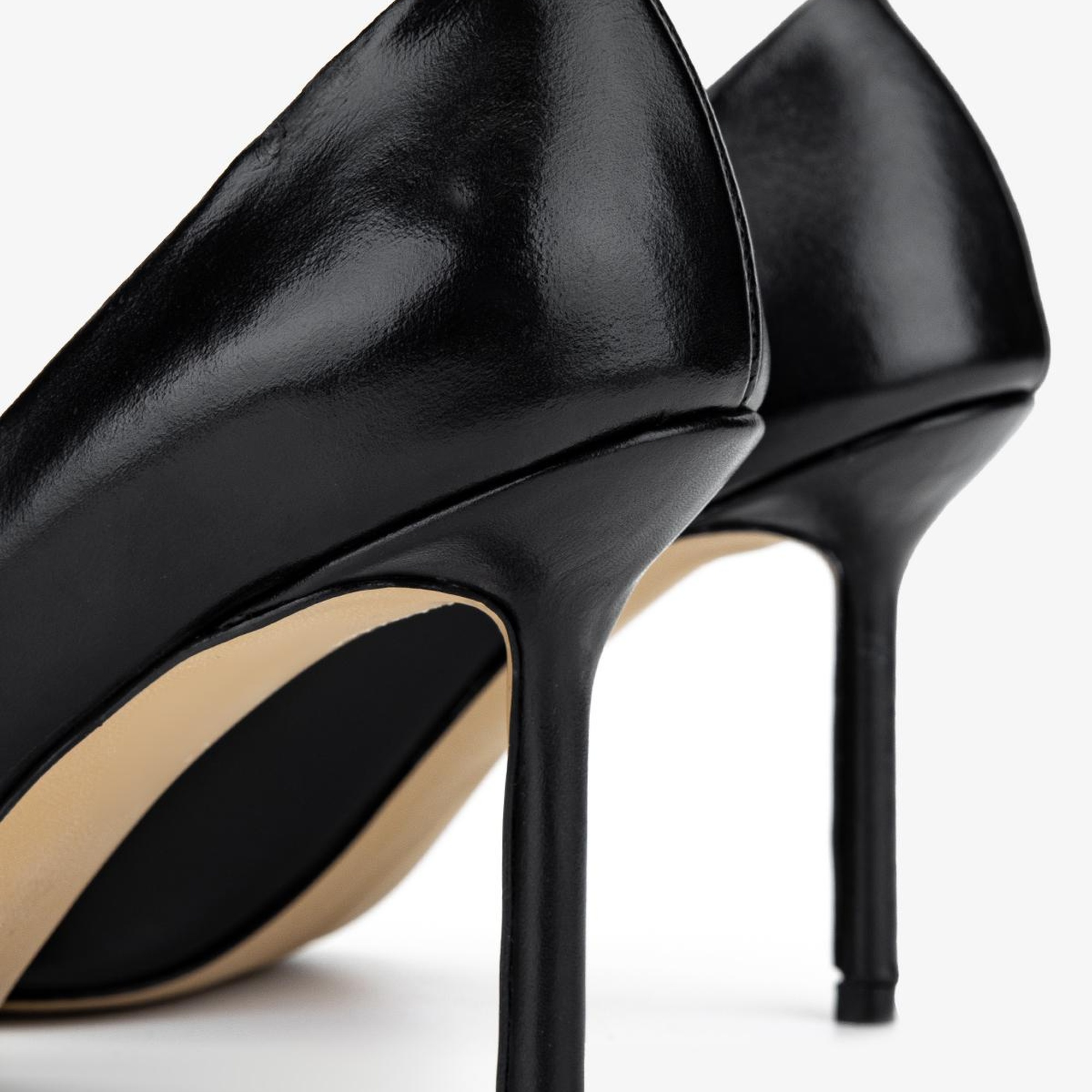 Valmenti Kadın . Siyah Topuklu Ayakkabı