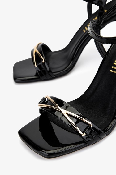  Valmenti Kadın Siyah Rugan Topuklu Ayakkabı