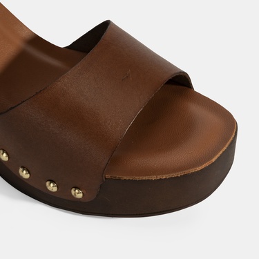  Kadın Kahve Ayarlanabilir Tokalı Deri Topuklu Sandalet