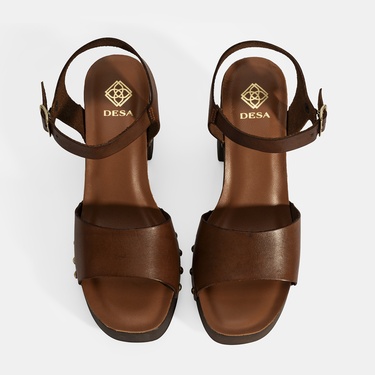  Kadın Kahve Ayarlanabilir Tokalı Deri Topuklu Sandalet