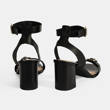  Kadın Siyah Ayarlanabilir Tokalı Deri Topuklu Sandalet