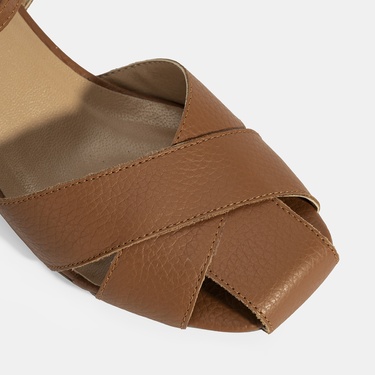  Kadın Taba Ayarlanabilir Tokalı Deri Topuklu Sandalet