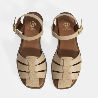  Kadın Bej Ayarlanabilir Tokalı Deri Sandalet