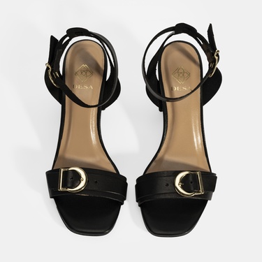  Kadın Siyah Ayarlanabilir Tokalı Deri Topuklu Sandalet