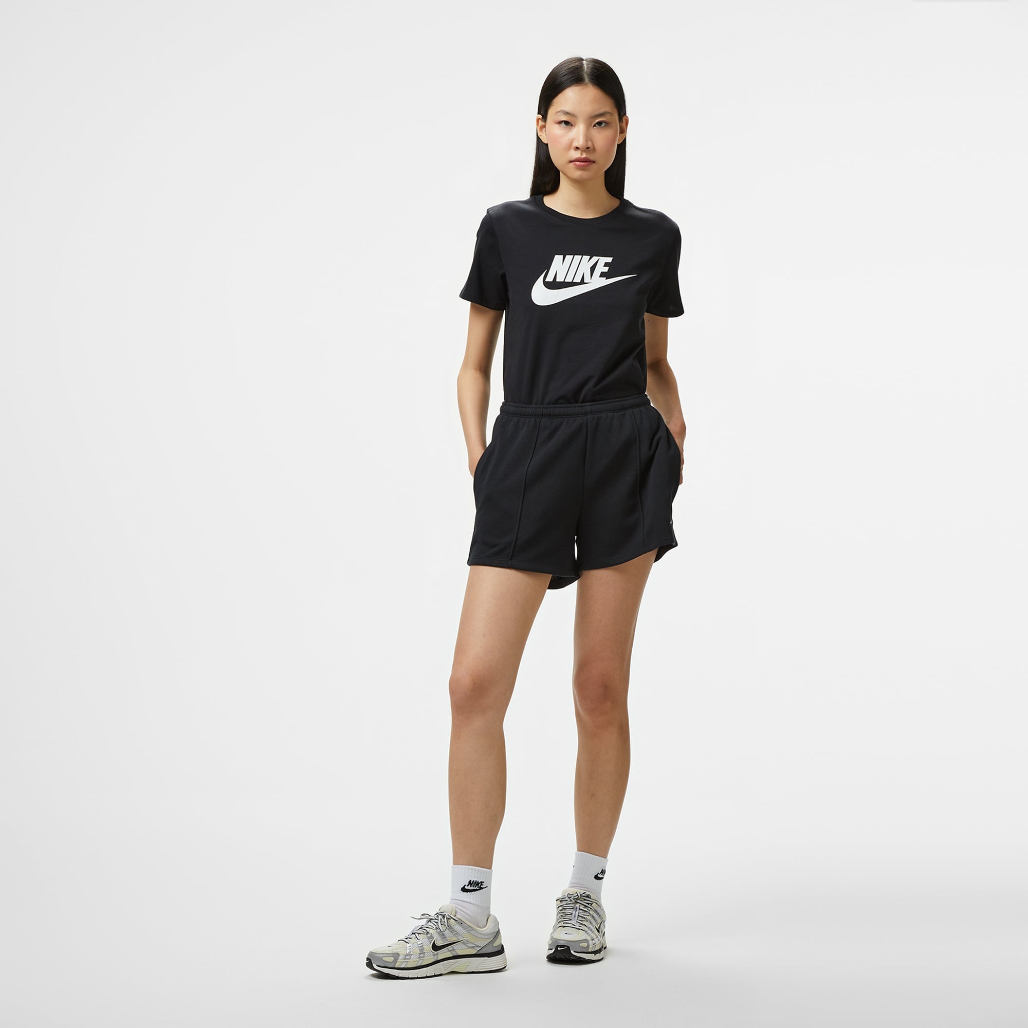 Nike Sportswear Essential Icon Futuraa Kadın Siyah T-Shirt
