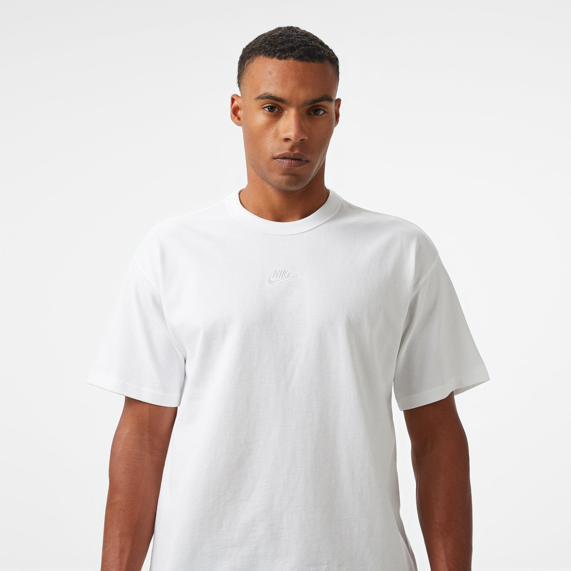 Nike Sportswear Premium Essentials Erkek Beyaz T-Shirt