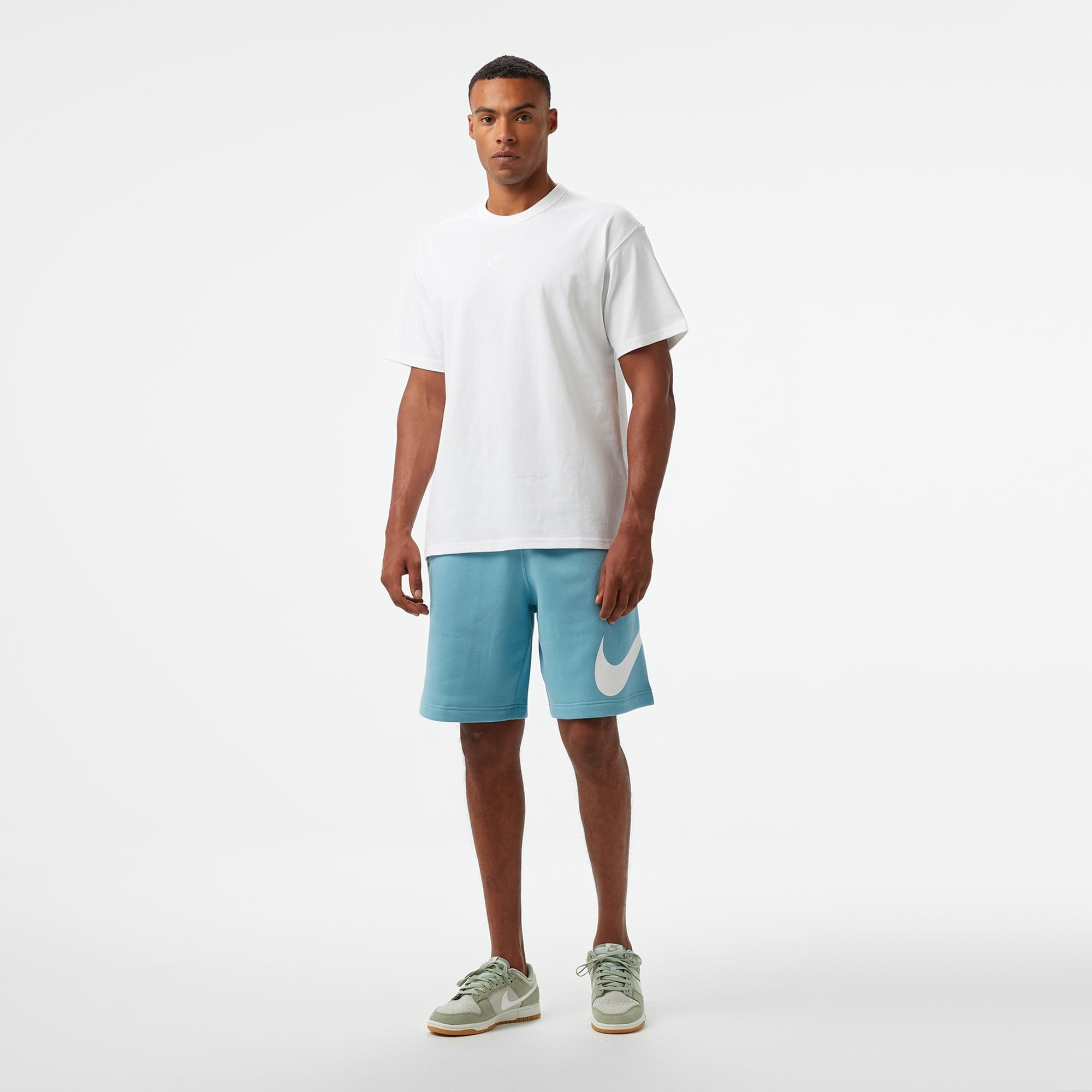 Nike Sportswear Premium Essentials Erkek Beyaz T-Shirt