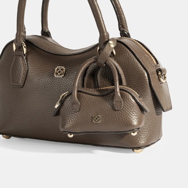  Kadın Kahve Deri Çanta Aksesuarlı Mini El Çantası