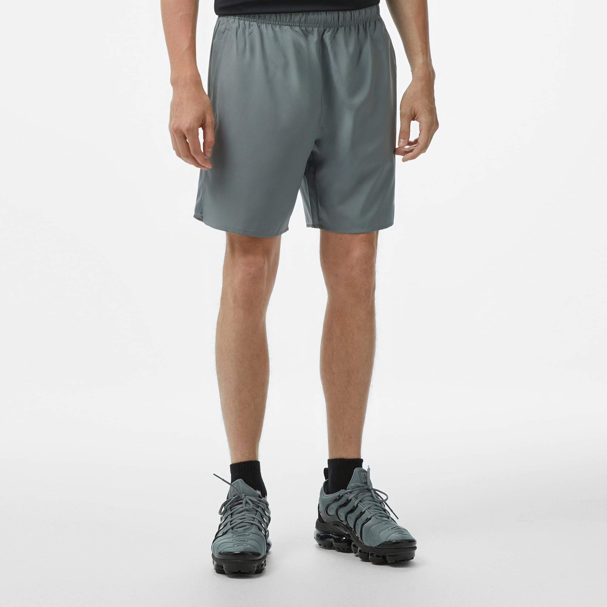 Nike Dri-Fit Challenger 18 cm Erkek Gri Şort