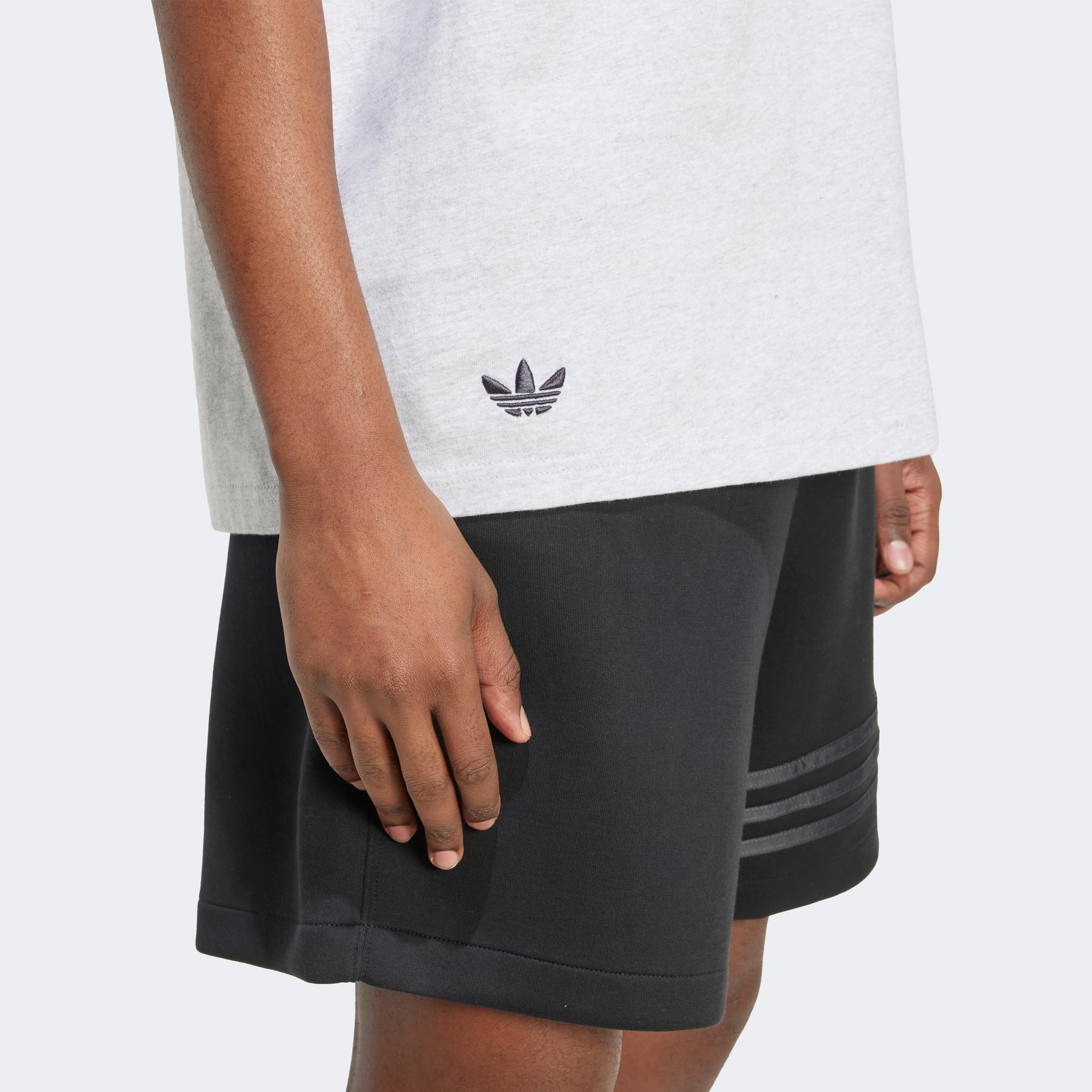 adidas Neuclassics Erkek Gri T-Shirt