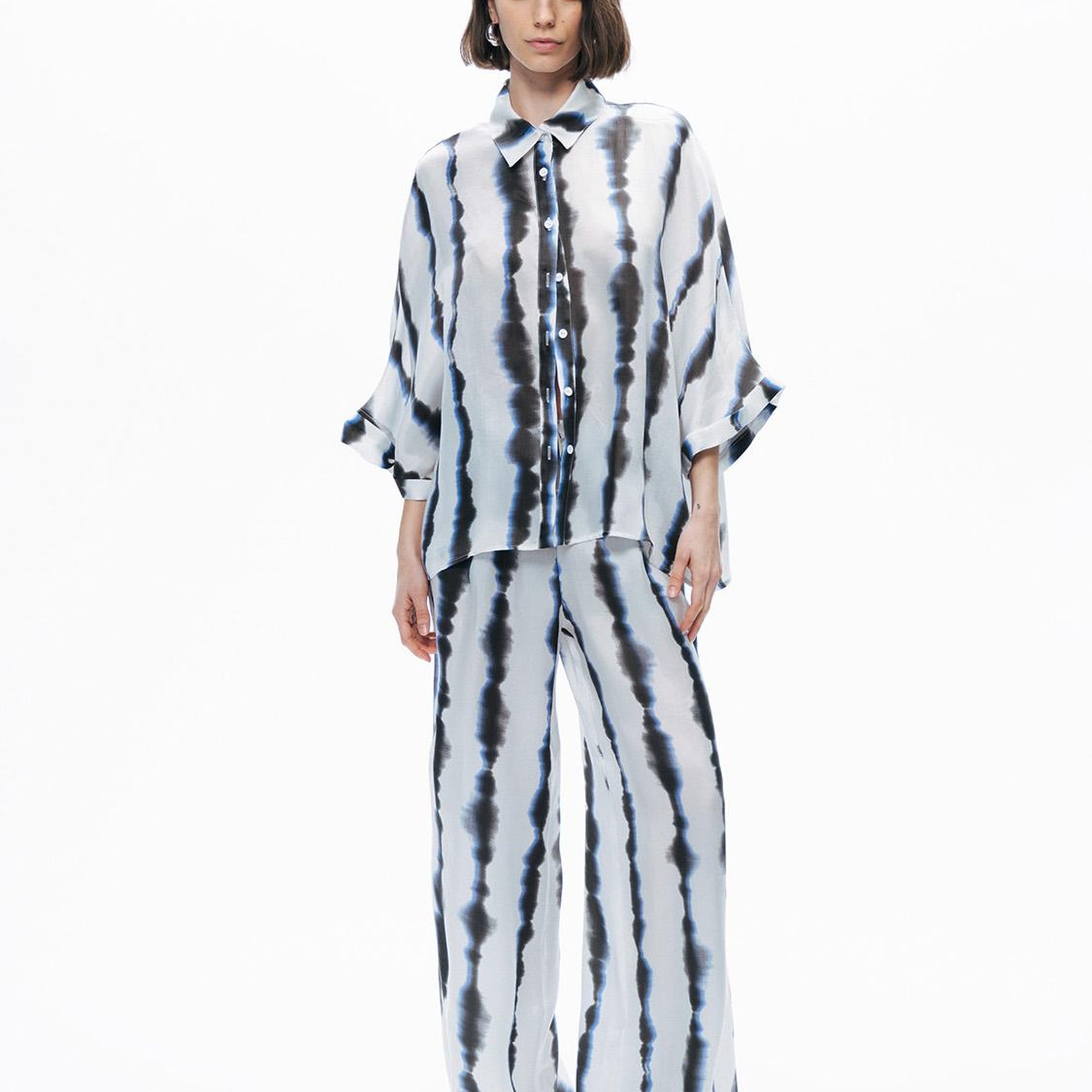 Batik Desenli Dökümlü Gömlek