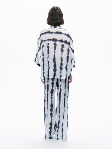  Batik Desenli Dökümlü Gömlek