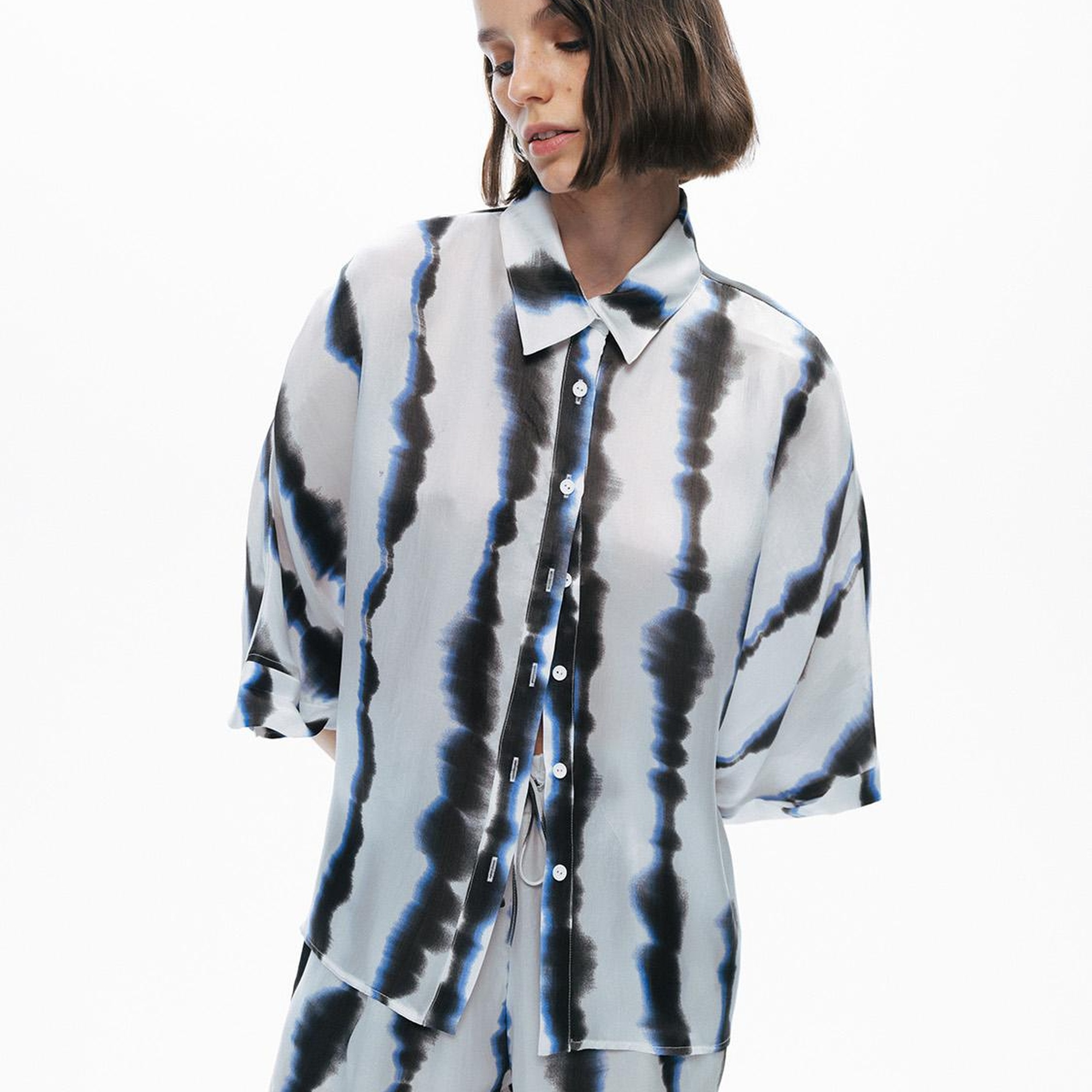 Batik Desenli Dökümlü Gömlek