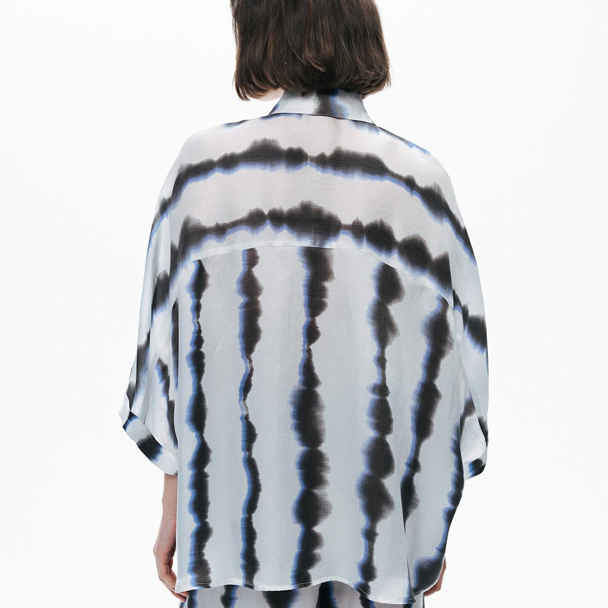 Batik Desenli Dökümlü Gömlek