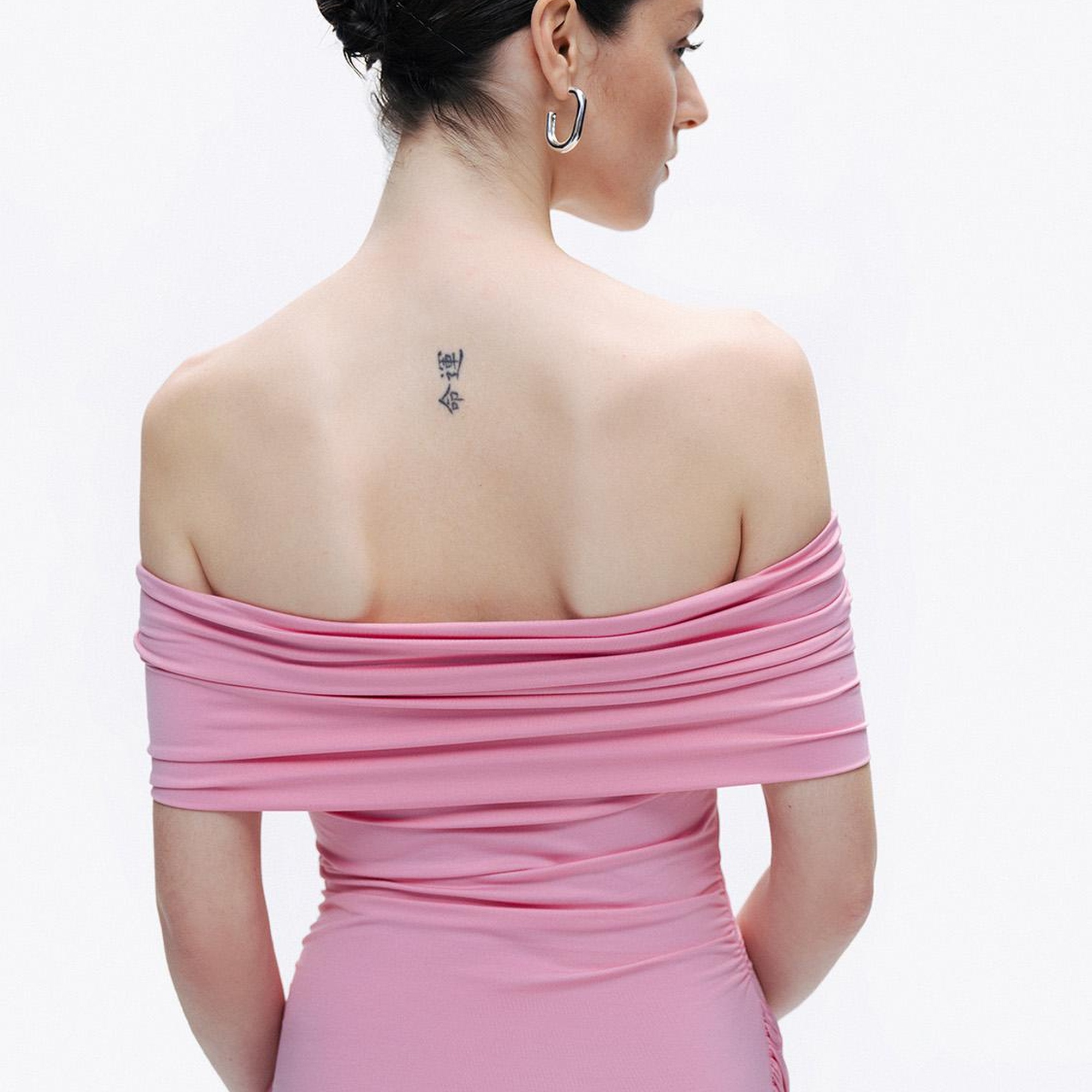 Açık Omuzlu Mini Elbise