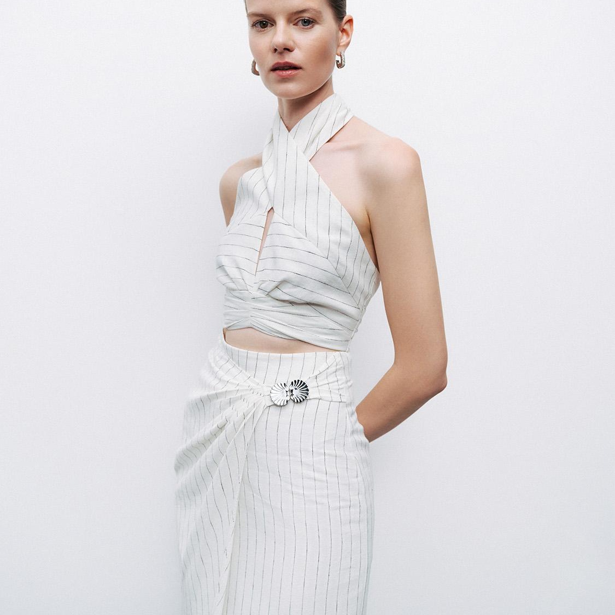 Boyundan Bağlamalı Keten Bluz