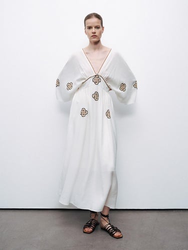  Nakış Detaylı Maxi Elbise