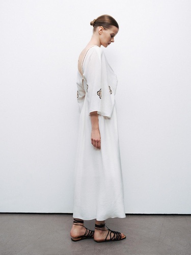  Nakış Detaylı Maxi Elbise