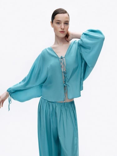  Boncuk İşlemeli Gömlek