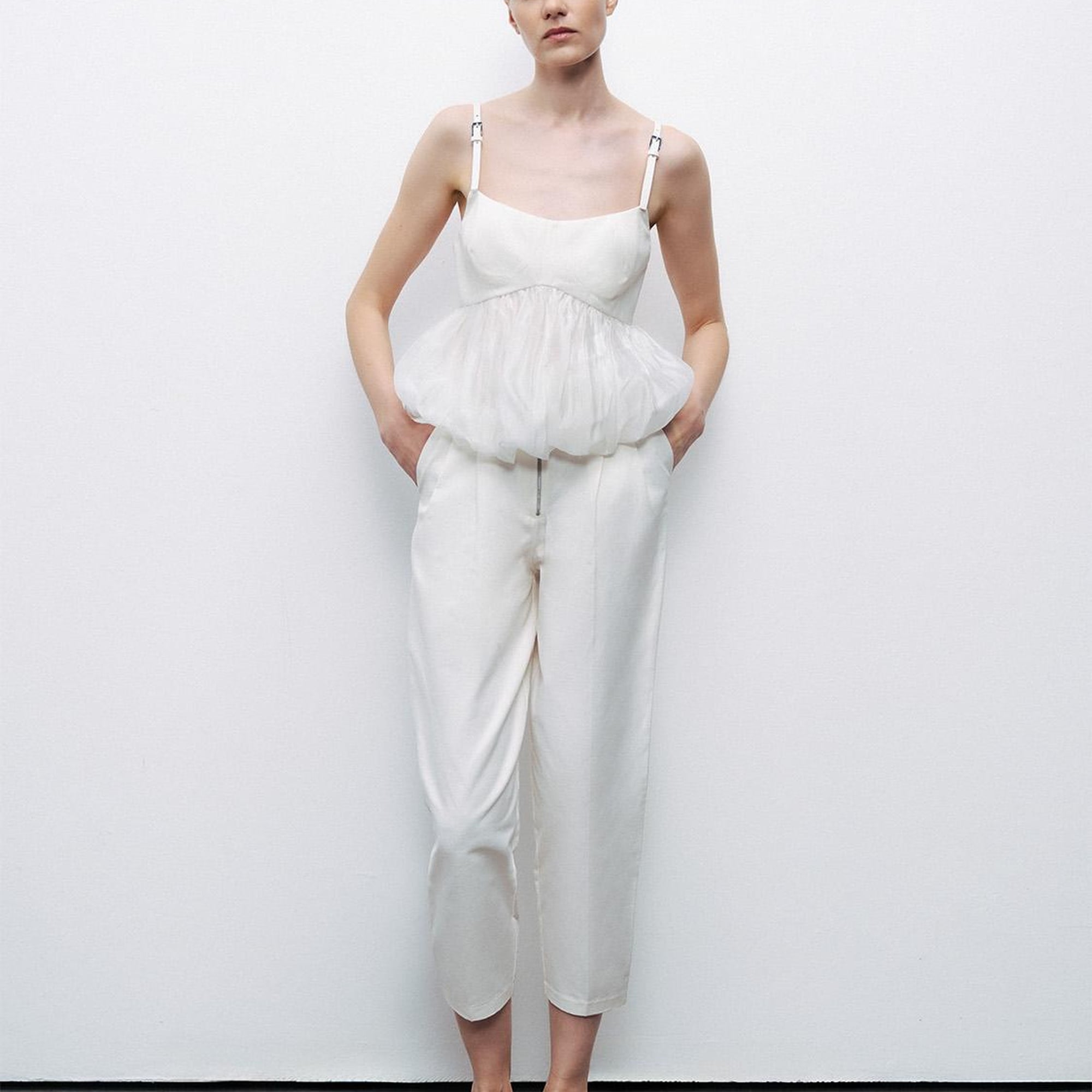 Kemer Askı Detaylı Bluz