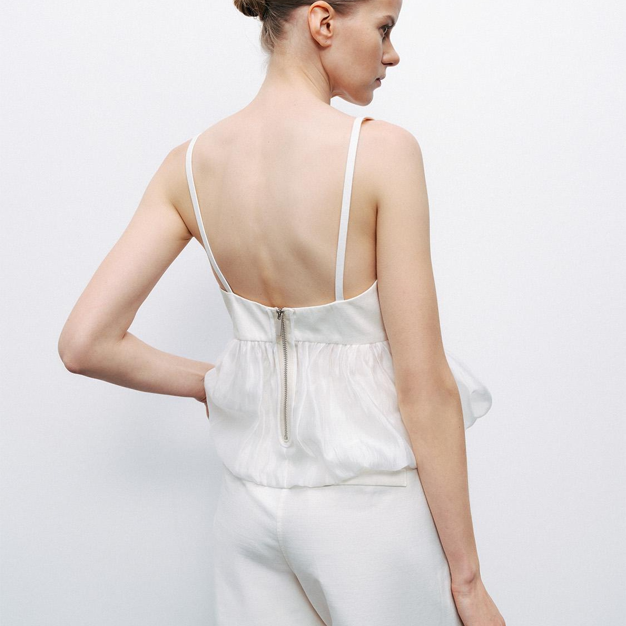 Kemer Askı Detaylı Bluz