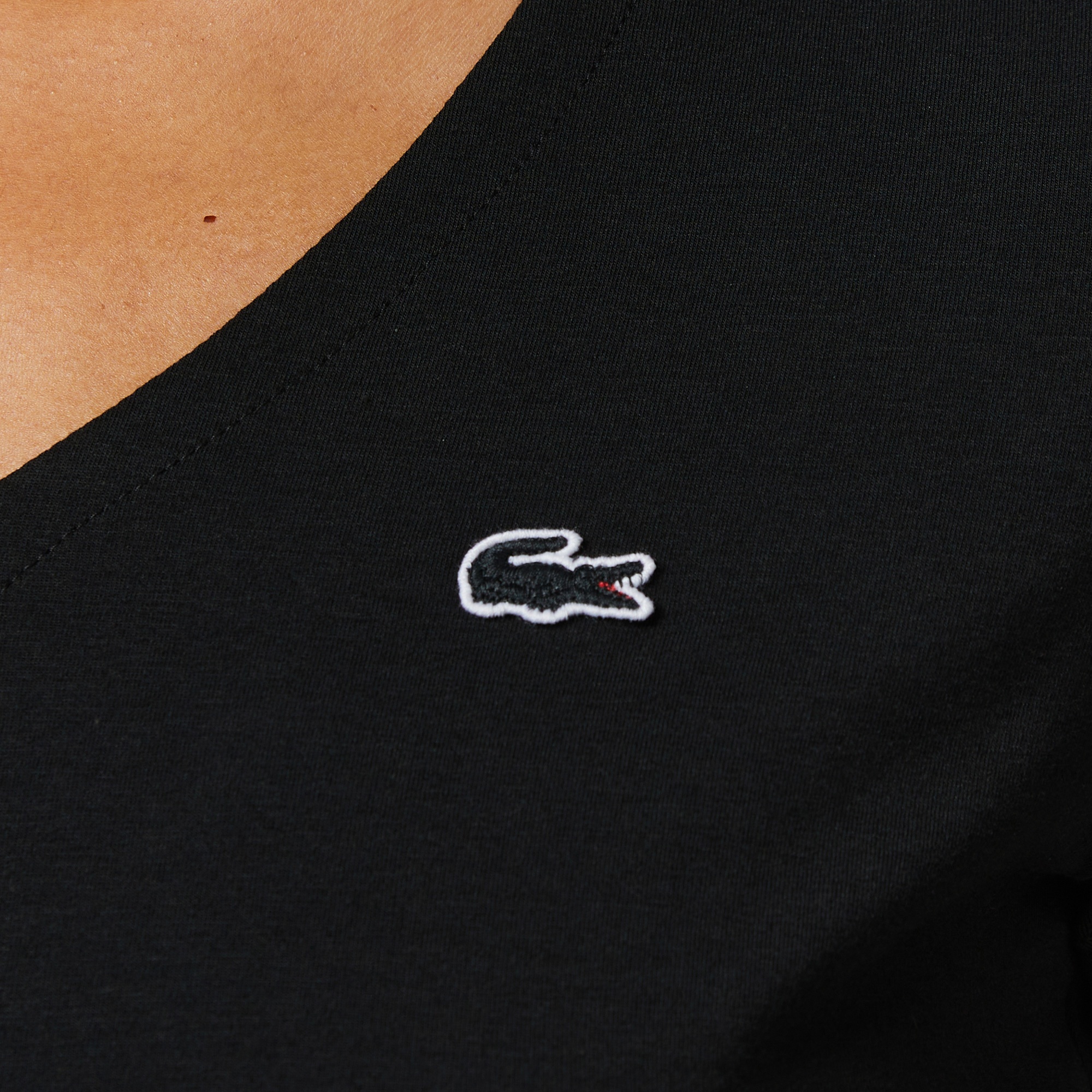 Lacoste Kadın Slim Fit V Yaka Siyah T-Shirt