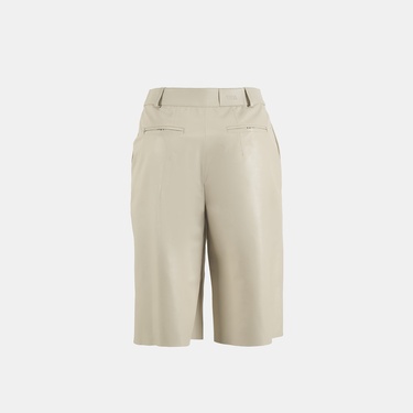  Kadın Beyaz Deri Bermuda Şort