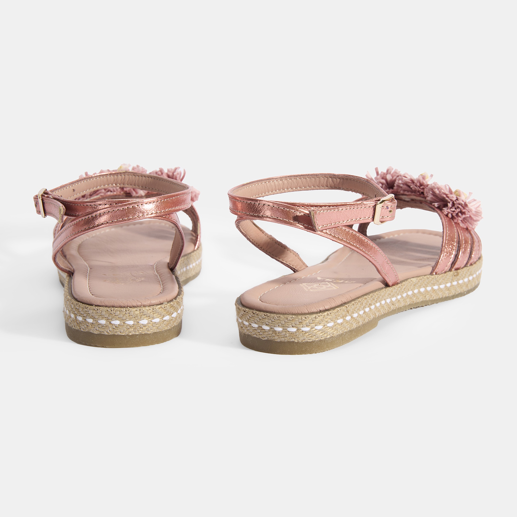 Kadın Pembe Ayarlanabilir Tokalı Çiçek Detaylı Metalik Deri Sandalet
