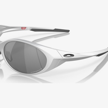  Oakley OO9438 Erkek Gümüş Güneş Gözlüğü