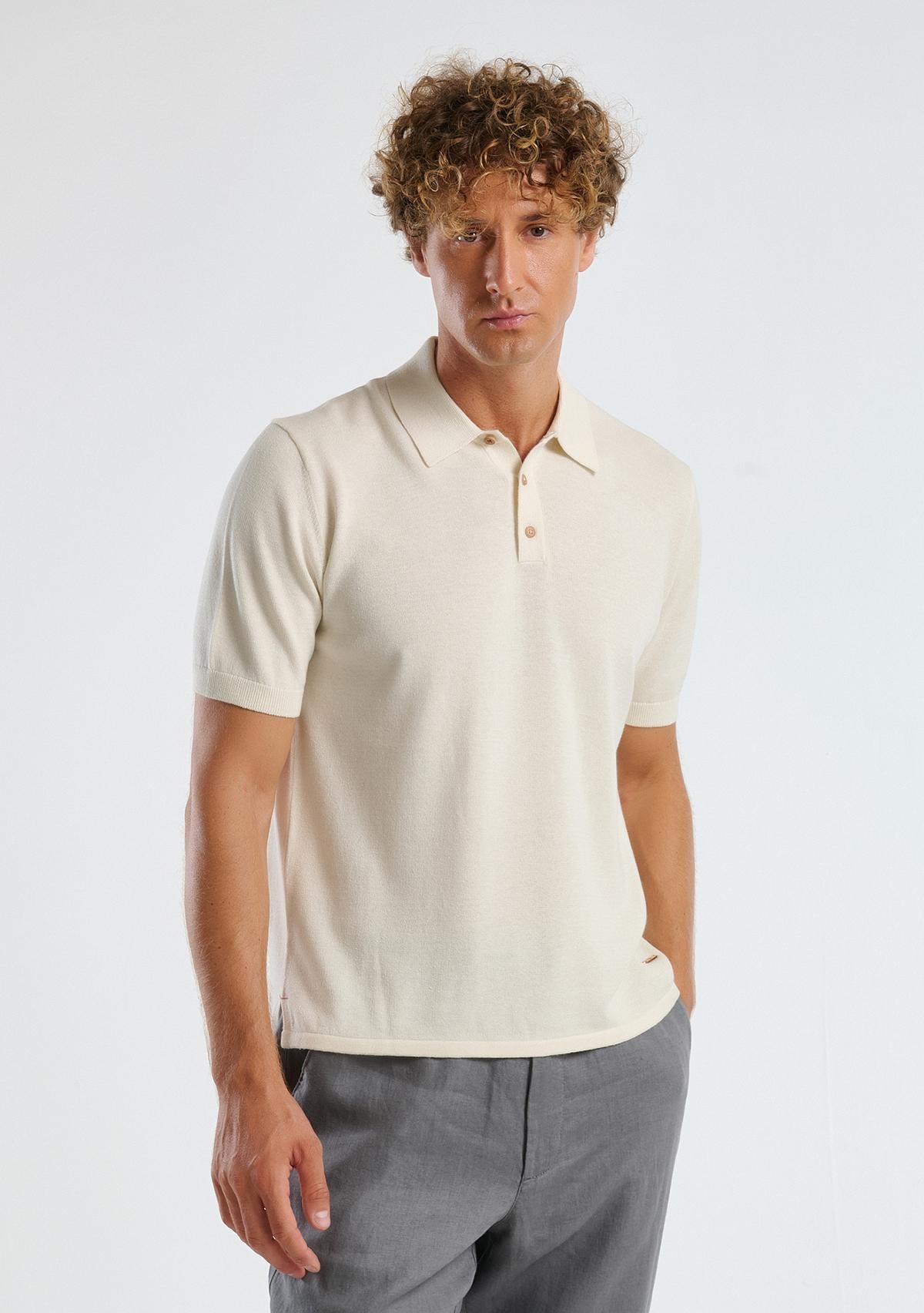  Erkek Krem Kenevir Karışımlı Regular Fit Triko Polo Yaka Kısa Kollu Kazak