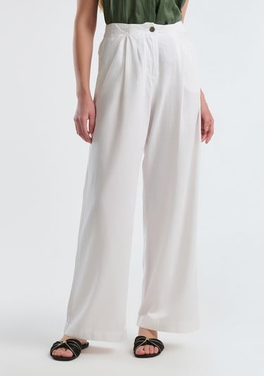  Kadın Beyaz Liyosel Karışımlı Beli Lastikli Geniş Paça Pantolon